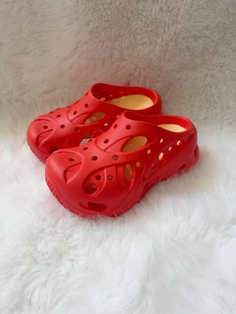 CROCS Caged Clog Women‘s size W6 , W9 NWT